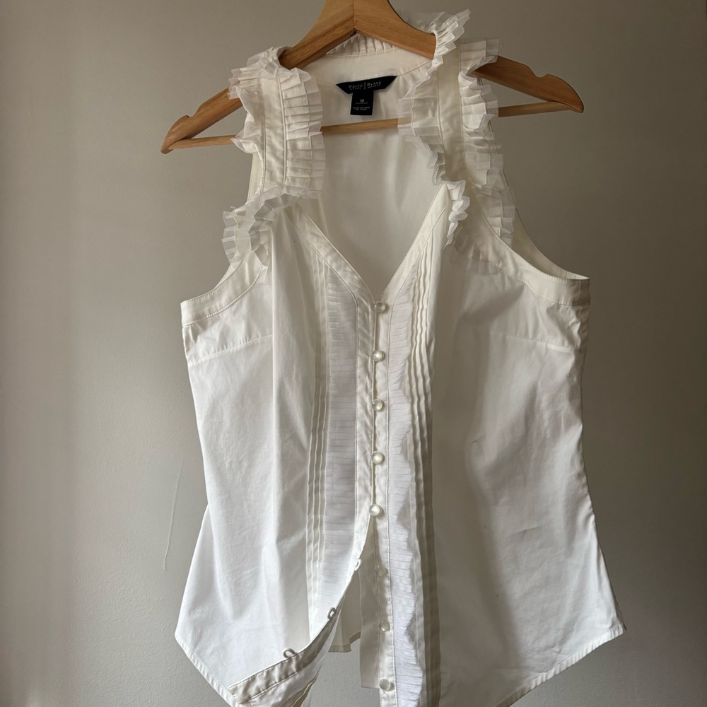 White House Black Market White Ruffled Sleeveless Button-Down Blouse
